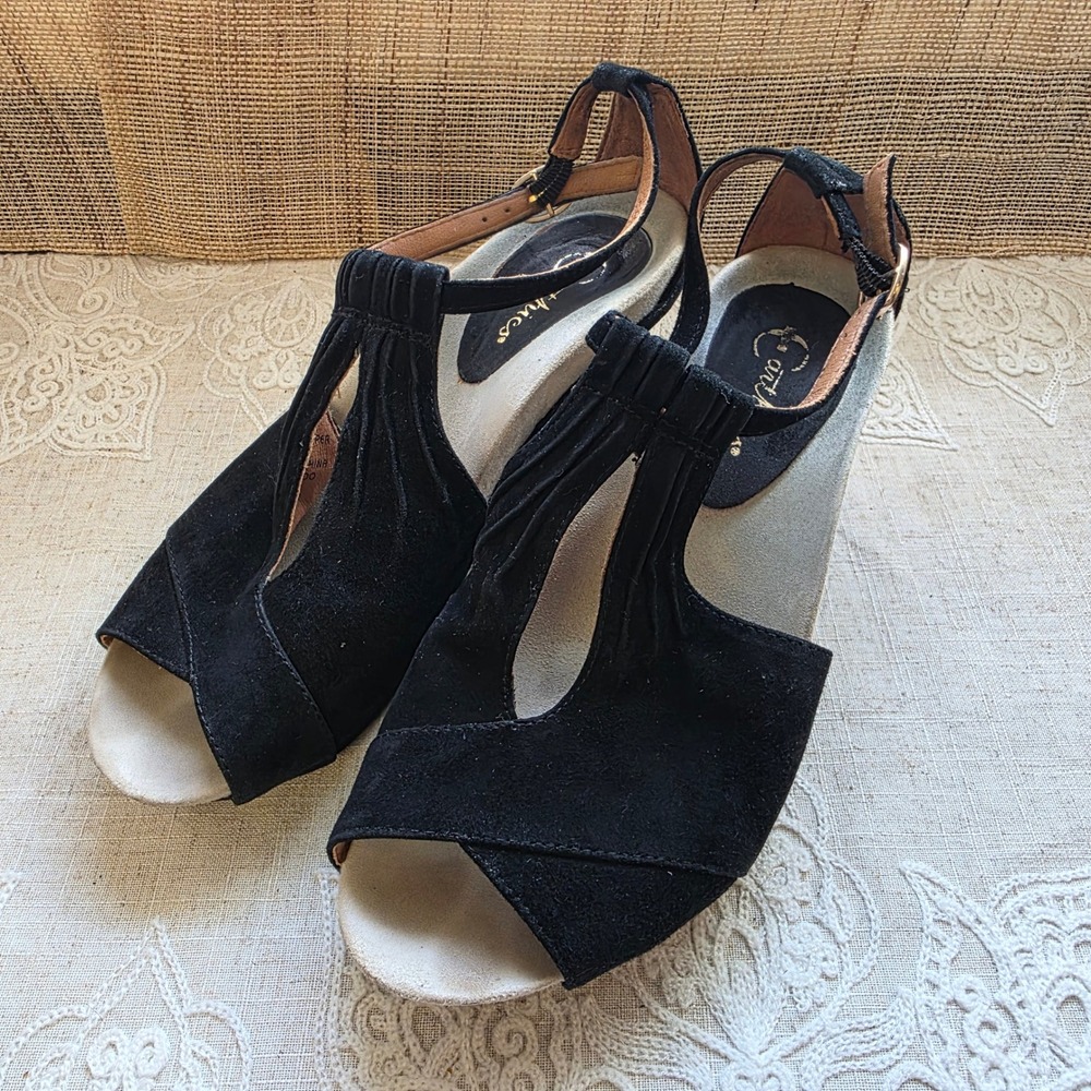 Earthies Veria Too Wedge Sandals 8.5 Black Suede Pleated T-Strap Peep Toe Shoes